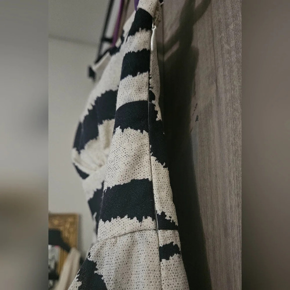 TIBI 100% wool one shoulder zebra print mini dress. Size 6 - Picture 8 of 10